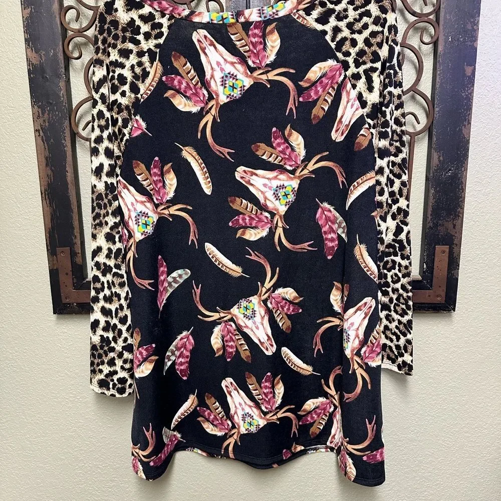Lilypad long sleeve key hole cheetah/cowskull print tunic top